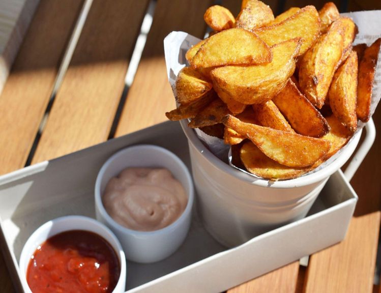 Steakhouse Pommes mit Dip