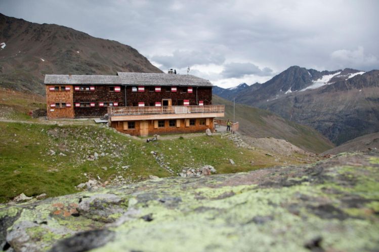 Vernagthütte im Sommer